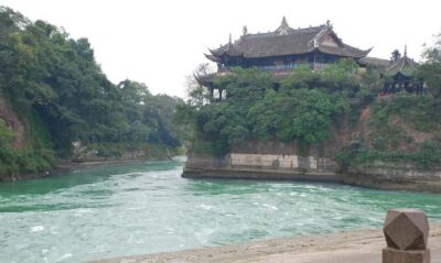 1-Day Mount Qingcheng and Dujiangyan Irrigation System Tour - Morning pickup and the drive to Mount Qingcheng