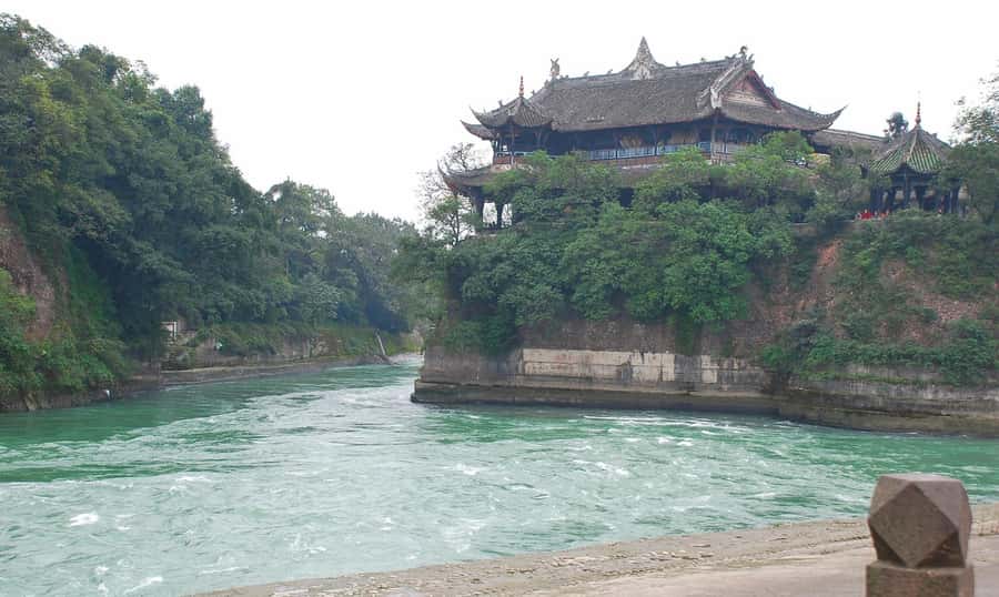1-Day Mount Qingcheng and Dujiangyan Irrigation System Tour - Morning pickup and the drive to Mount Qingcheng