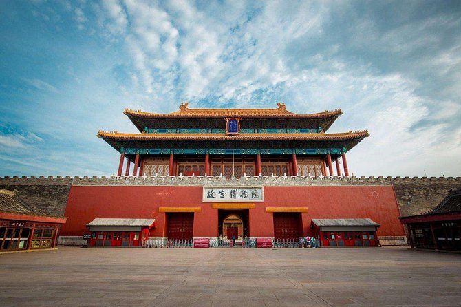 2-Day Beijing Sightseeing Highlights Combo Package with Lunch - Day 1 Midday: Temple of Heaven, Lunch, and a Silk Factory Stop