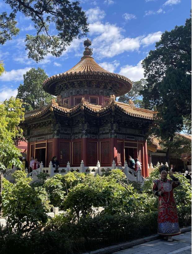 Beijing: 2-Day private Tour with Great wall& Forbidden city - Summer Palace: lake views and the long corridor walk