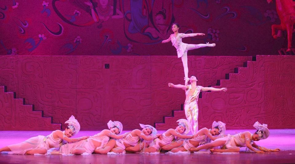 Beijing: Acrobatic Show with Peking Duck Dinner Private Tour - The Acrobatics at Red Theater: What Your Seat Choice Means