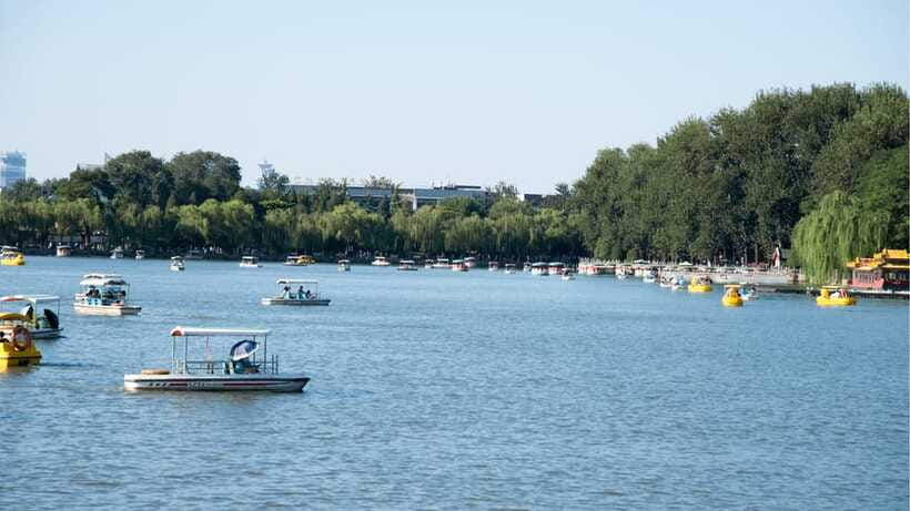 Beijing: Beihai Park Full Access Ticket - Must-See in China - White Dagoba (White tower): the viewpoint that makes the ticket worth it