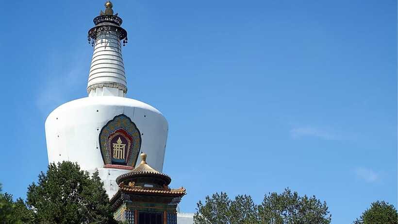 Beijing: Beihai Park Full Access Ticket - Must-See in China - Temples, pavilions, and rock formations: what to look for while you wander