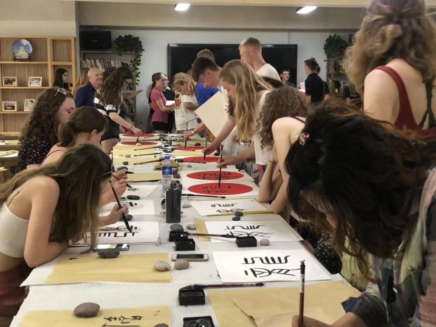 Beijing Calligraphy Class - Beijing calligraphy feels like a reset button