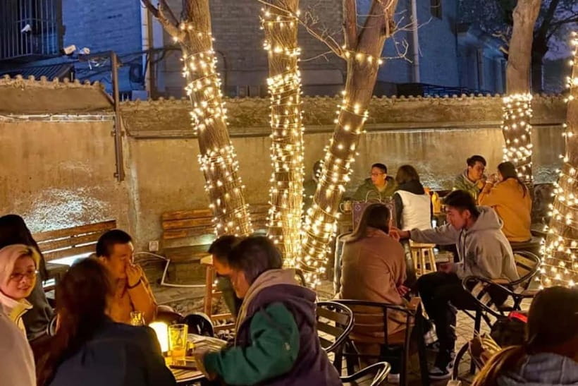 Beijing Hutong Dinner and Beer Walking Private Tour - Craft beer and the brewery stop: hidden bars with a guided sense of where you are