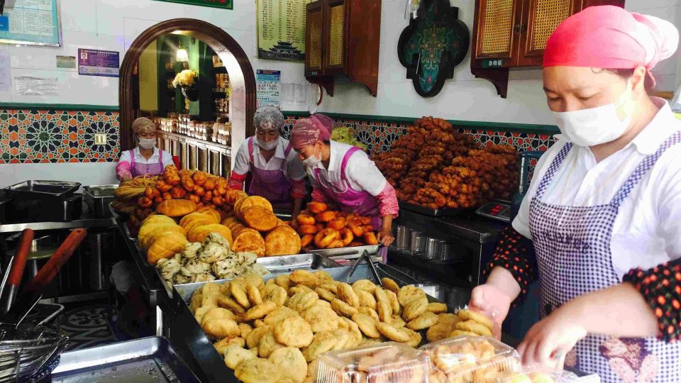 Beijing: Hutong Private Culinary Walking Tour - Getting started: hotel pickup and the route into Hutong streets