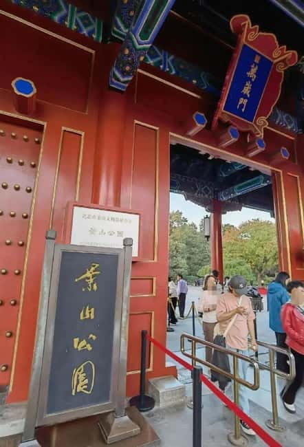 Beijing: Jingshan Park Entry Ticket - Jingshan Park: the hilltop viewpoint that anchors a Beijing day