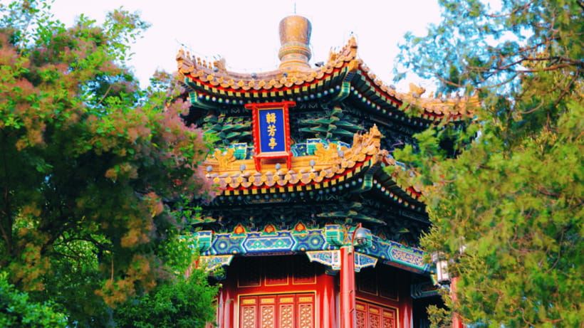 Beijing: JingShan park (palace museum garden) entry ticket - Jingshan Park’s hilltop views: Wanchun Pavilion and the 45.7-meter climb