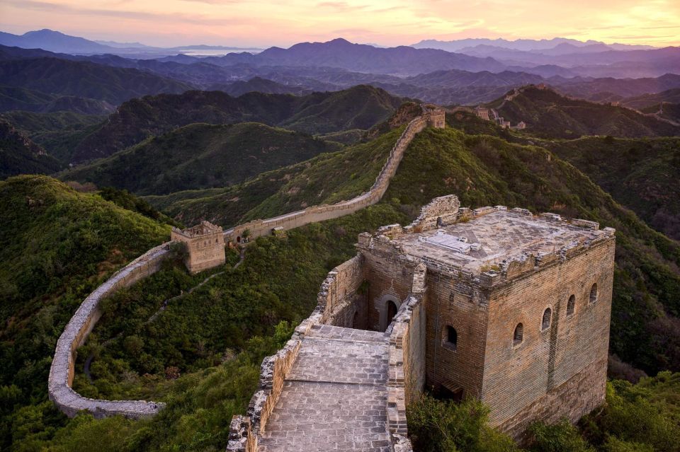 Beijing: Jinshanling and Simatai Wall&Gubei Watertown Tour - How the private vehicle and guide change the day