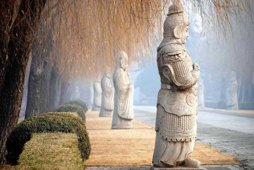 Beijing: Juyongguan Great Wall, Sacred Way & Ming Tombs Trip - Dingling Tomb: the museum treasures and the five-chamber underground palace