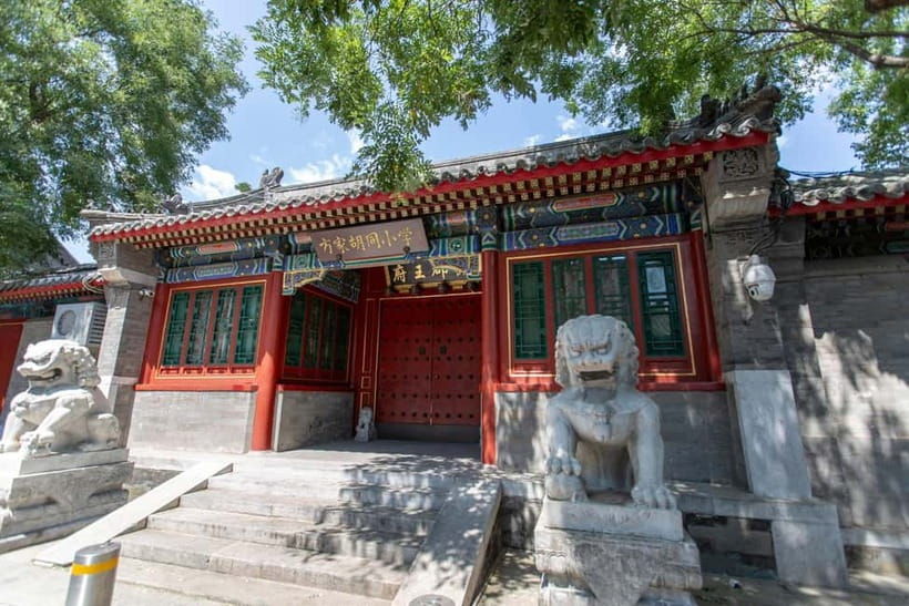 Beijing: Lama Temple Entry Ticket and Optional Guided Tour - Lama Temple on the Guided Route: Photo Stops, Walks, and the 18-Meter Buddha