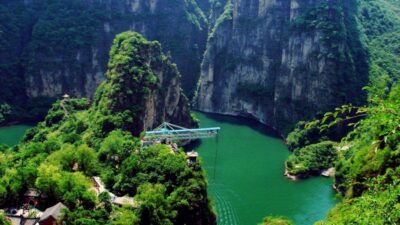 Beijing: Longqing Gorge, Ming Tombs & Lunch Private Day Tour - Hotel Pickup and Private Car: The Quiet Luxury of Staying On Schedule