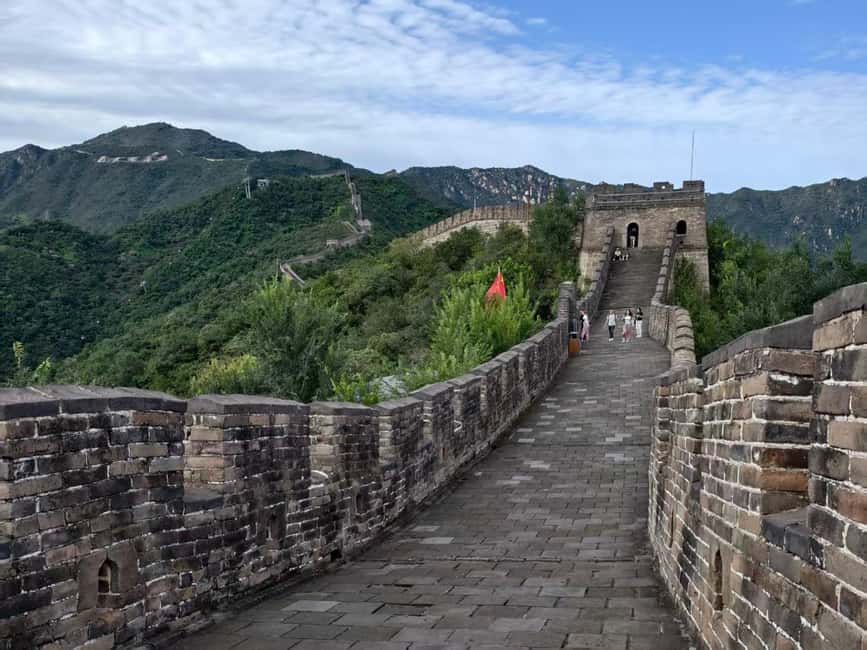 Beijing: Private Transfer to Great Wall & City Highlights - Mutianyu Great Wall with VIP fast pass: the crowd problem gets smaller