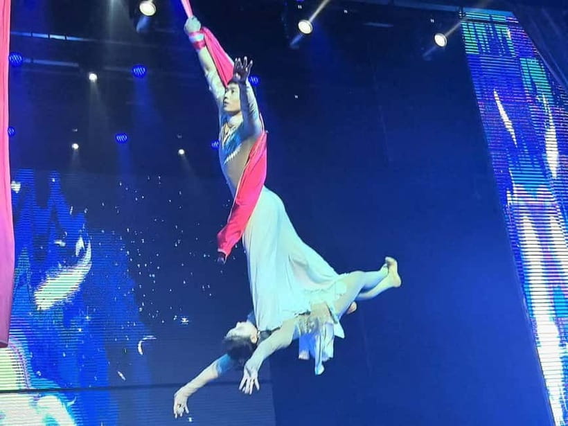 Beijing: Qinle Palace Acrobatics Show Ticket - Floating Star Disks and Human Pyramids: The Big Height Moments