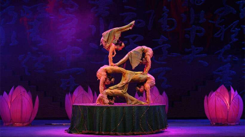 Beijing: Red Theatre Acrobatics Show Ticket-Local Must-See - Booking and Ticket Pickup at the Red Theatre Front Desk