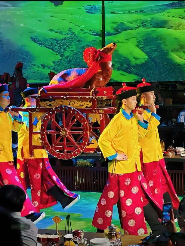 Beijing Royal Banquet with Chinese culture prefermance - Yuxiandu Royal Banquet: what the setting is really like