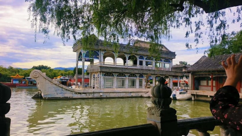 Beijing: Summer Palace Highlight Walking Tour - Travel in Picture Pavilion and Kunming Lake: the view that earns its place