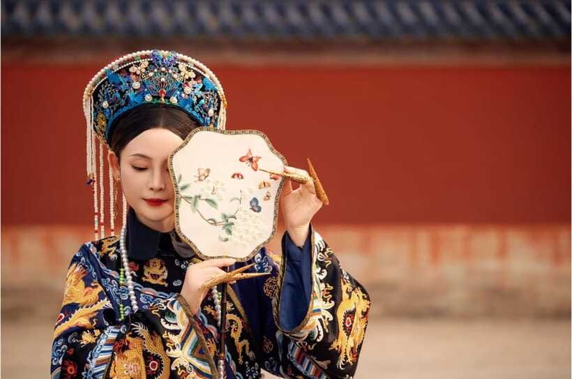 Beijing: Traditional Chinese Costume Makeover & Photo Shoot - Photo shoot in scenic locations: getting 35 digital shots you’ll keep