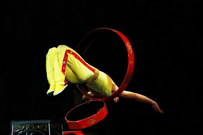 Beijing Traditional Hot Pot Dinner and VIP seated Acrobatic show - Pickup timing at 4:30 or 6:00 keeps you on track