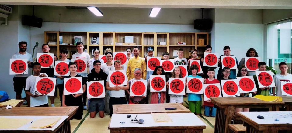 Beijing Wangfujing Calligraphy Class Nearby Forbidden City - Your Lesson Plan: From Basic Strokes to Writing on a Take-Home Canvas
