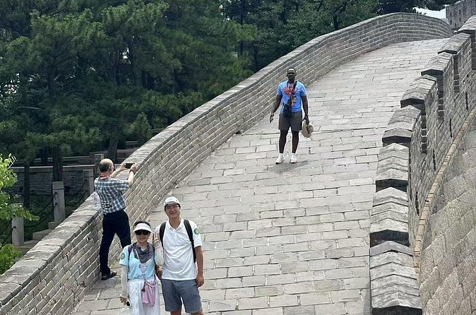 BusDa-Private Mutianyu Great Wall Trip with English Guide - Walking the Wall: Watchtowers, Restored Sections, and Real Views