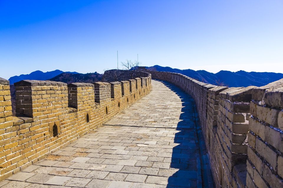 From Beijing: Mutianyu Great Wall Private Tour with Lunch - 3 hours on the wall with an English guide who sets the tone