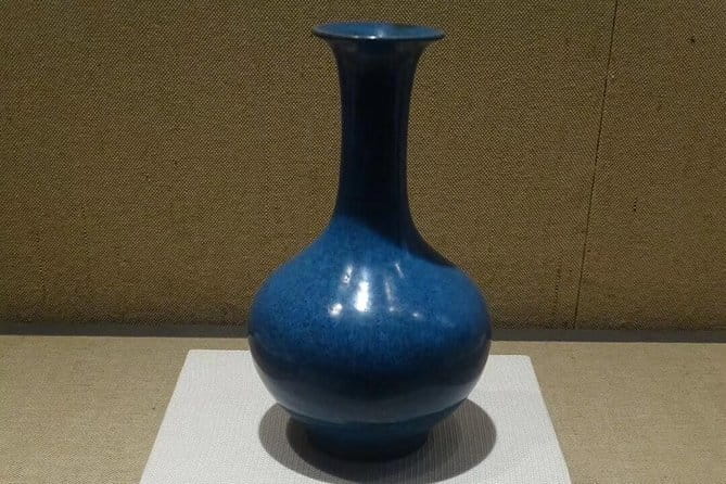 Full-Day Private Tour Panjiayuan Antique Market and Beijing Capital Museum - 9:00 am pickup and getting around without stress