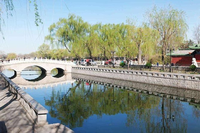 Houhai Hutong Tour: Rickshaw + Prince Gong & Soong Residences - Lotus Lane and Huoshen Temple: Start With the Right Mood
