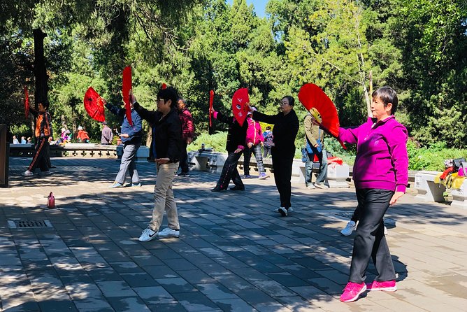 Jingshan Park Tour - Yinding Bridge (Money Bridge) and the day-to-night hutong mood
