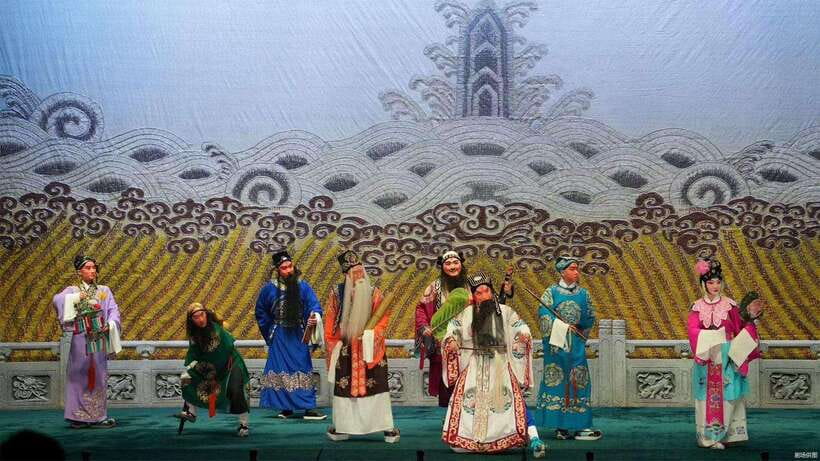 Liyuan Theater Beijing Opera Show Tickets - The Makeup Moments: Watching Peking Opera Transform Faces