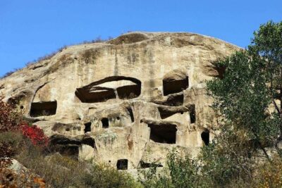 Longqing Gorge and Guyaju Caves Private Day Tour - Guyaju Caves: a cliff residence community with 117 caves