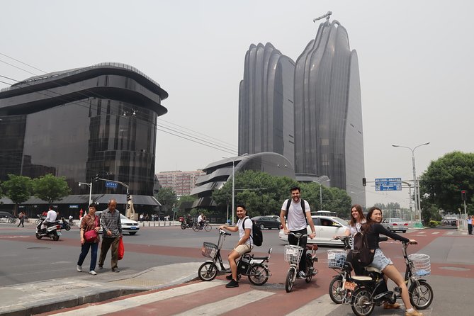 Modern Beijing Discovery by Bike - Riding comfort, safety, and photo strategy in Beijing