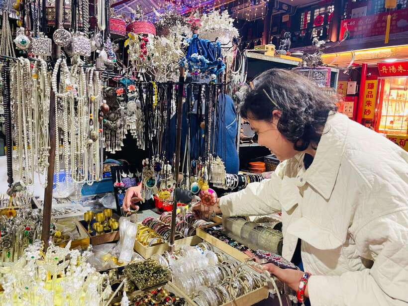 Night Market Haggling Adventure with an English Guide! - Panjiayuan Night Market at 6:30 PM: the real reason to go