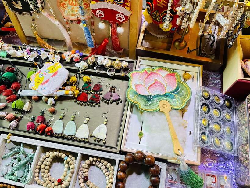 Night Market Haggling Adventure with an English Guide! - Where you start: meeting point near Line 10