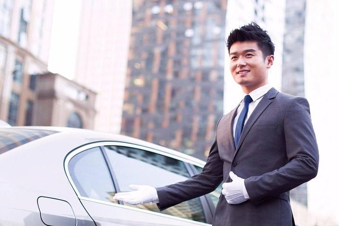 One way private transfer between Beijing railway station and downtown Beijing - Finding your driver when the station is overwhelming