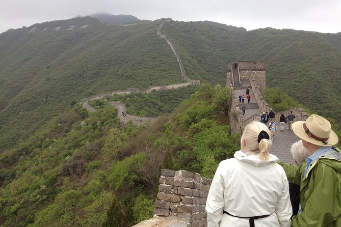 Private Beijing Layover Tour: Mutianyu Great Wall and Forbidden City with Cable Car and Meal - Getting picked up at PEK or Daxing with your name on the sign