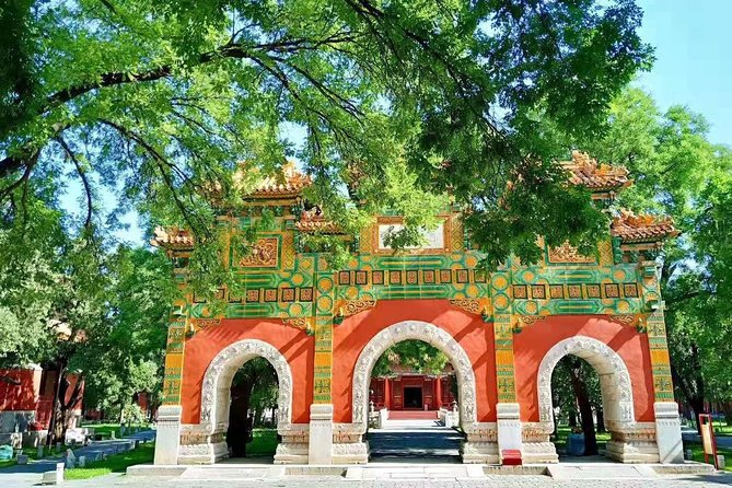 Private Tour: Temple of Heaven with Roast Duck and Acrobatic show - Red Theatre Chinese Acrobatic Show: precision with a story feel