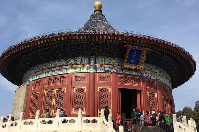Private Tour: Temple of Heaven with Roast Duck and Acrobatic show - The market question: shopping stops can be good or annoying
