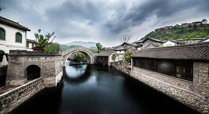 Private Tour to Gubei Water Town and Simatai Great Wall with Cable Car and Lunch - Gubei Water Town: a Wuzhen-style canal walk with real browsing time