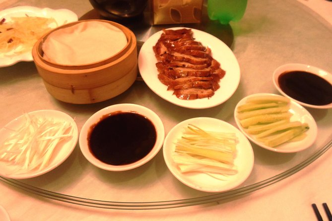 Private Tour to Pearl Market Acrobatic Show & Peking Duck Dinner - Hongqiao Market: shopping with a guide who helps you bargain faster