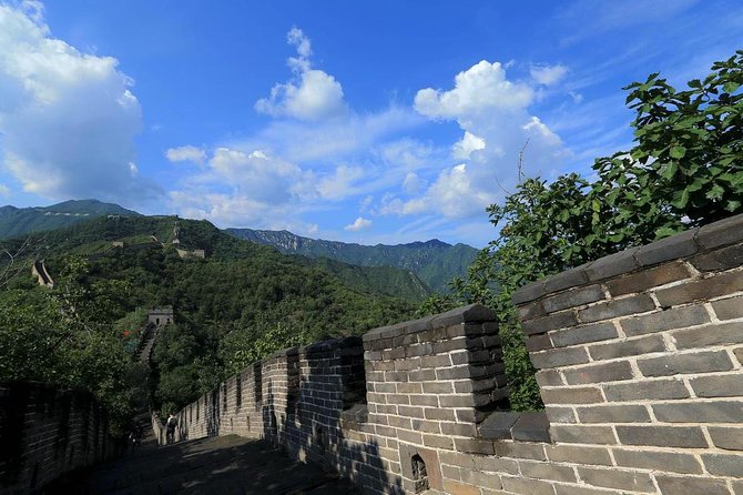 Private Transfer to Mutianyu Great Wall with professional driver - A private car is the real upgrade to Mutianyu