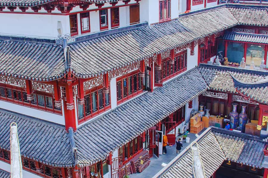 Shanghai:Old Town, Yu Garden, Zhujiajiao Water Town Bus Tour - Bund at night: your big Shanghai postcard, with time to breathe